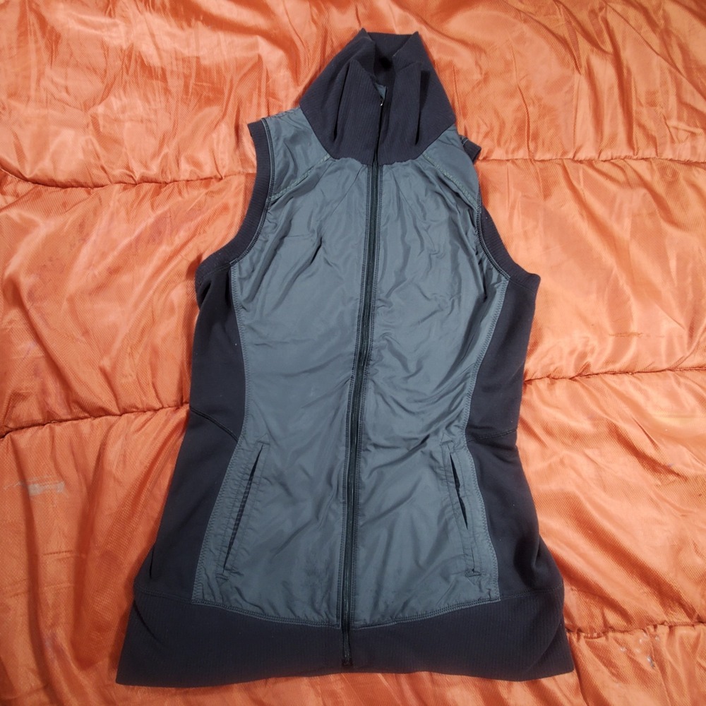 Lululemon WON'T STOP‎ VEST Women's Size 4 Water Resistant Black *FLAW*